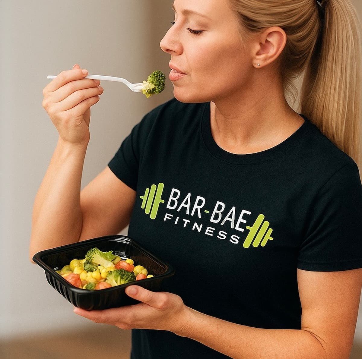 woman eating healthy